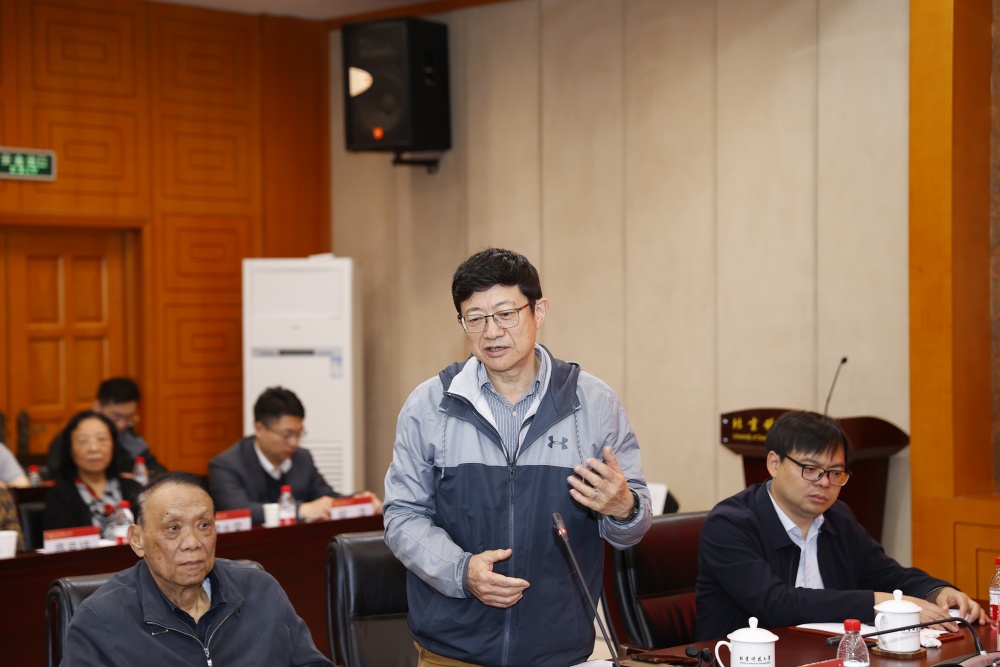 校友代表高庆发言_副本.jpg